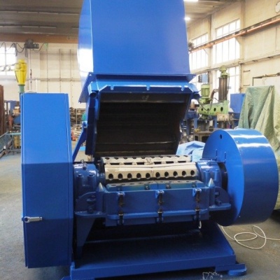 Knife mill, grinder