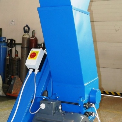 Knife mill, grinder